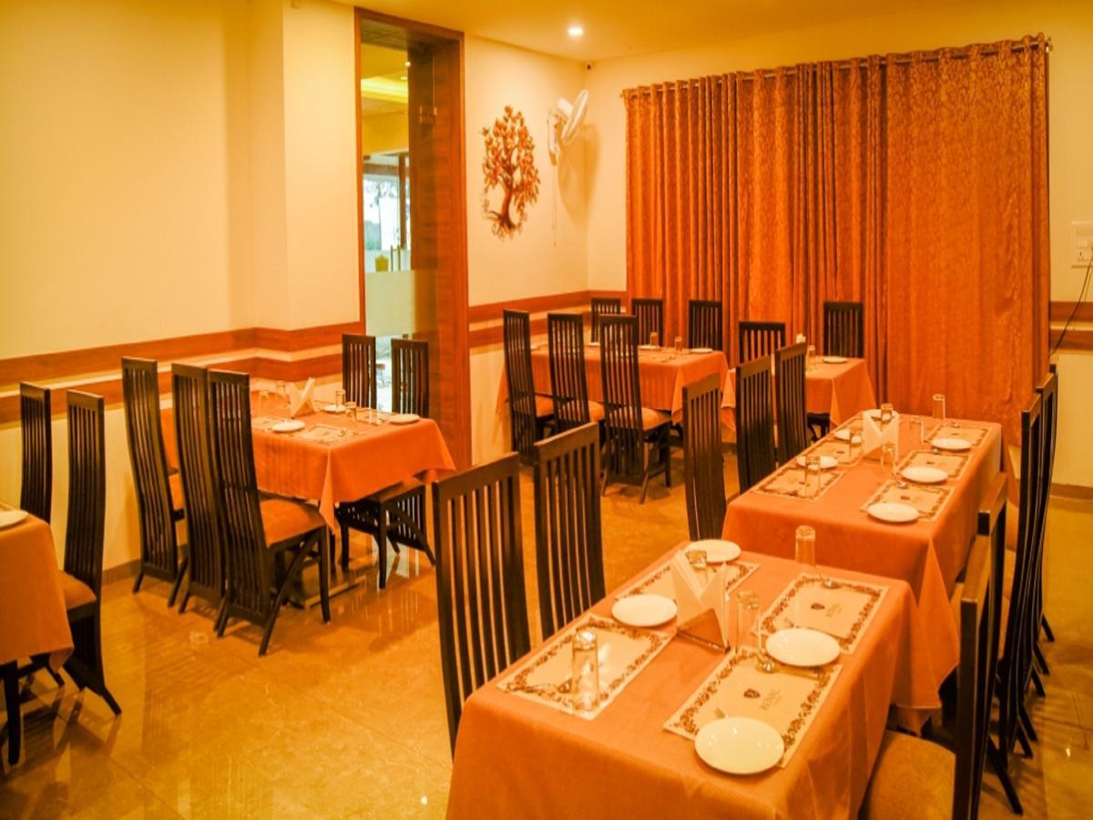 Royal Inn Khandwa Exterior foto