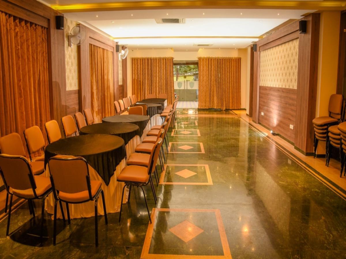 Royal Inn Khandwa Exterior foto