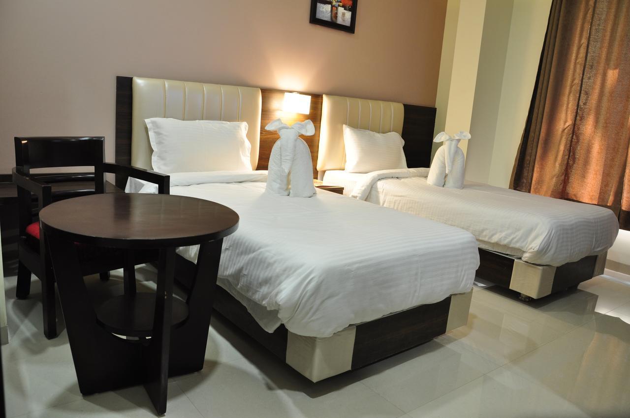 Royal Inn Khandwa Exterior foto