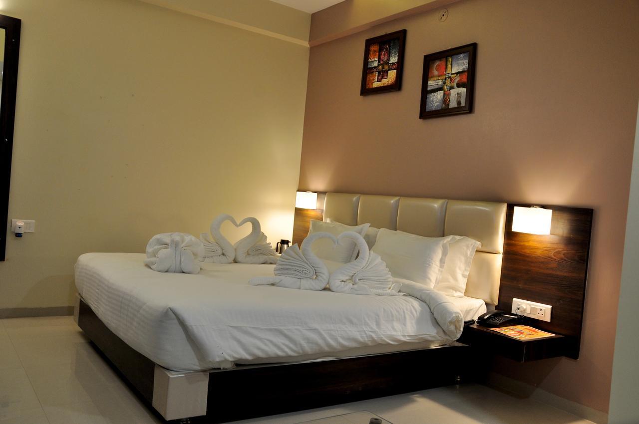 Royal Inn Khandwa Exterior foto