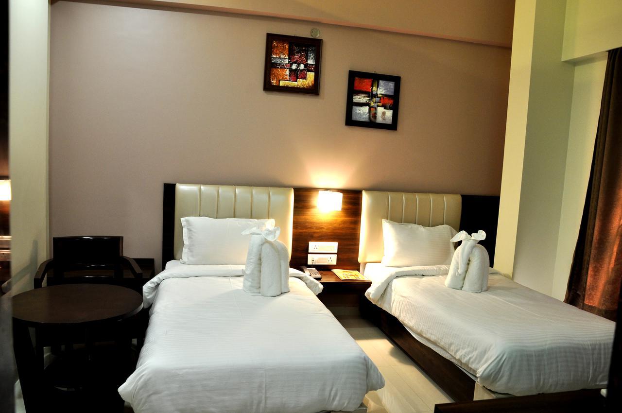 Royal Inn Khandwa Exterior foto